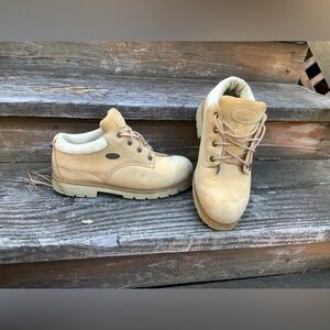 NUBUCK SAFETY TOE WORK SHOES.